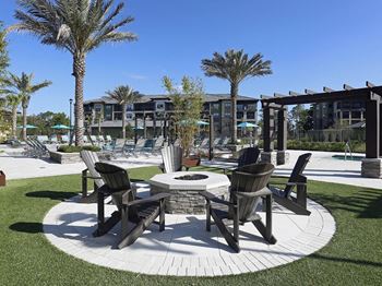 Outdoor fire pit